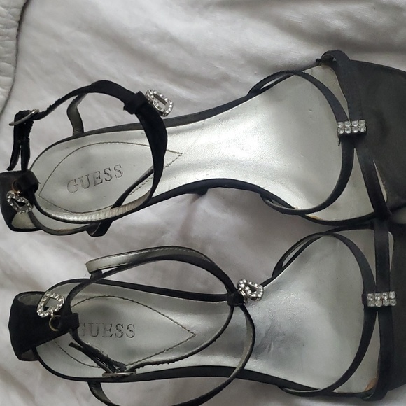 Guess Sandals 8.5 - Picture 3 of 4